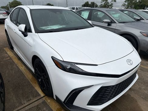 Used 2026 Toyota Camry SE FWD image 6