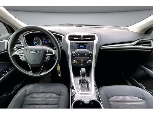 Used 2016 Ford Fusion SE image 12