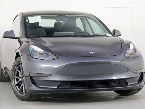 Used 2021 Tesla Model 3 Standard Range Plus image 2