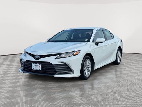 Used 2023 Toyota Camry LE image 3