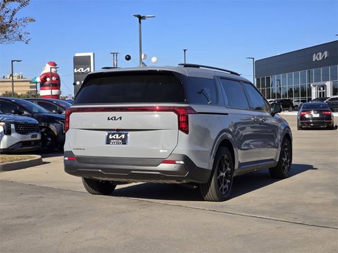 New 2026 Kia Carnival SX w/ SX Dark Edition Package image 4