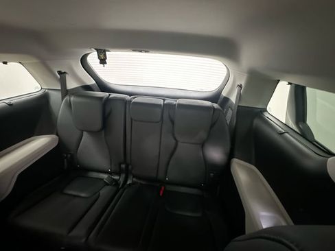 Certified 2024 Kia Carnival EX FWD image 26