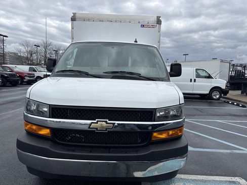 Used 2022 Chevrolet Express 3500 w/ Power Convenience Package image 11
