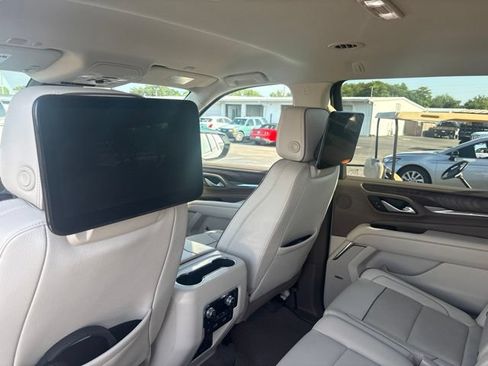 Used 2023 GMC Yukon XL Denali AWD/4WD image 9