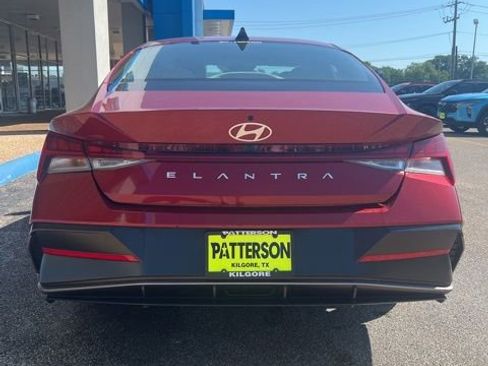 Used 2025 Hyundai Elantra SEL FWD image 7