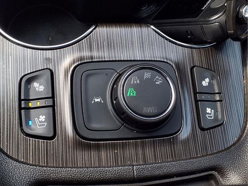 Used 2023 GMC Acadia SLT w/ Technology Package AWD/4WD image 22