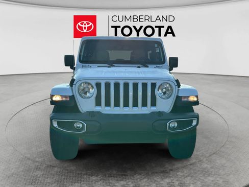 Used 2018 Jeep Wrangler Unlimited Sahara AWD/4WD image 8