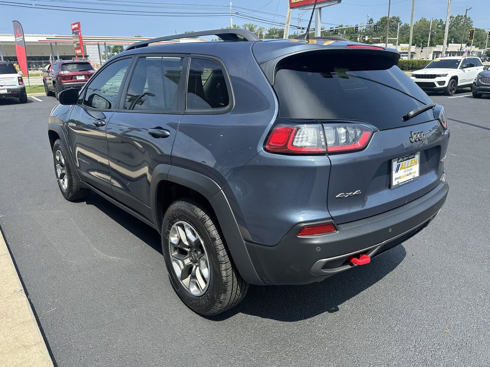 Used 2019 Jeep Cherokee Trailhawk w/ Comfort/Convenience Group AWD/4WD image 9