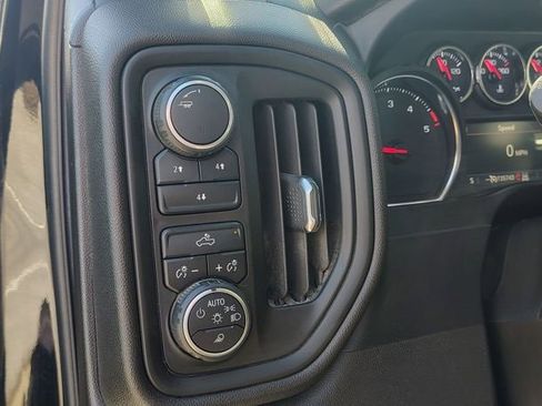 Used 2021 Chevrolet Silverado 2500 Custom w/ Custom Value Package image 10