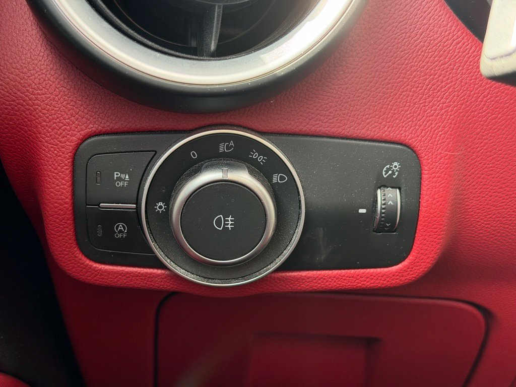 Used 2018 Alfa Romeo Stelvio Sport w/ Quick Order Package 22J Sport AWD/4WD image 10