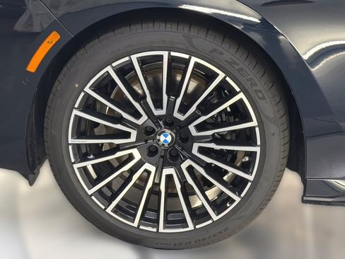 Used 2026 BMW i7 eDrive50 w/ M Sport Package RWD image 13