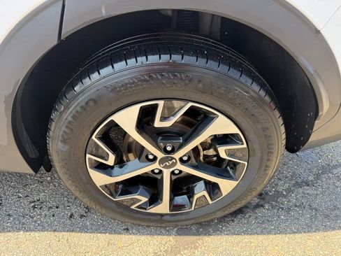 Certified 2025 Kia Sportage EX AWD/4WD image 18