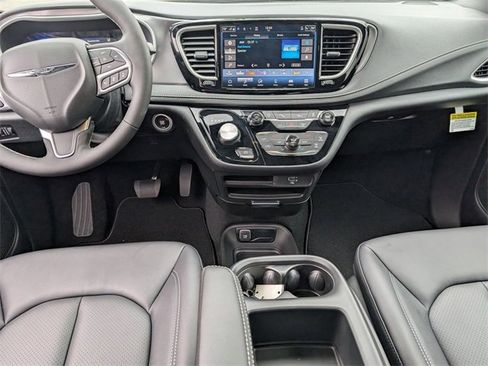 New 2026 Chrysler Pacifica Select image 24