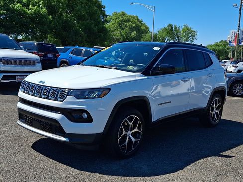 Used 2024 Jeep Compass Limited AWD/4WD image 3