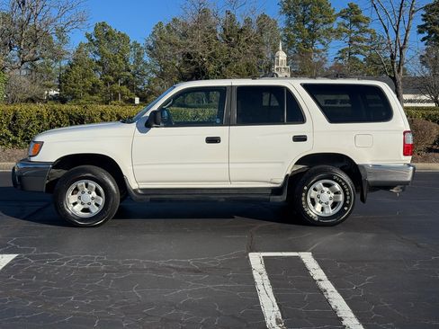 Used 2000 Toyota 4Runner 2WD image 2