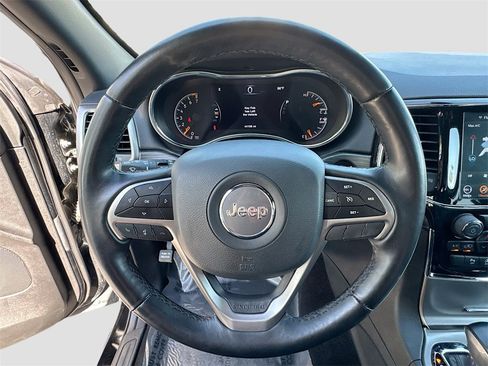 Used 2022 Jeep Grand Cherokee Laredo X image 11