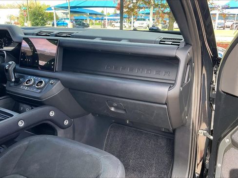 Used 2023 Land Rover Defender 90 V8 image 17