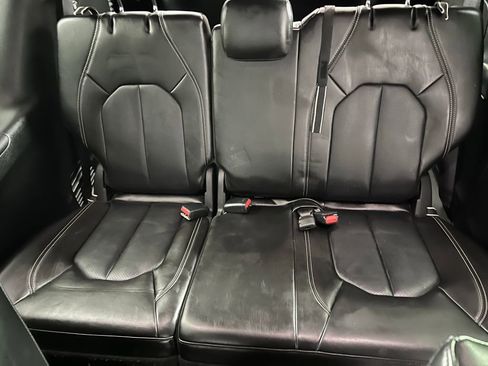 Certified 2024 Chrysler Pacifica Limited image 27