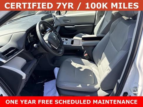 Used 2024 Toyota Sienna XLE w/ XLE Plus Package FWD image 14