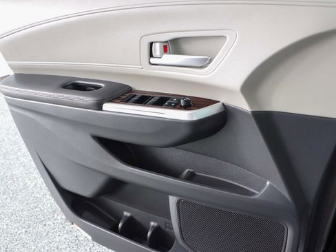 Used 2022 Toyota Sienna XLE image 22