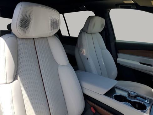 New 2026 Cadillac Vistiq Luxury image 15