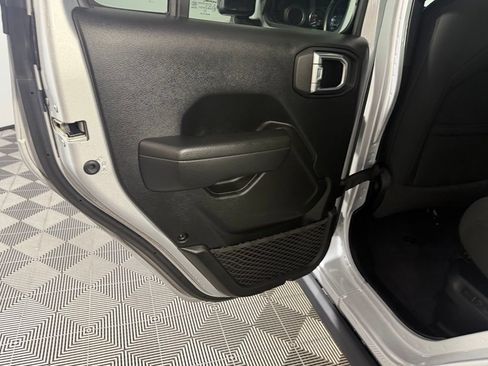 Used 2023 Jeep Wrangler Unlimited Rubicon 4xe w/ Cold Weather Group AWD/4WD image 32