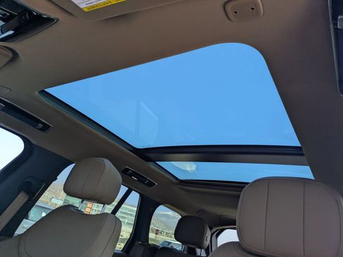 Used 2023 Land Rover Range Rover SE image 21