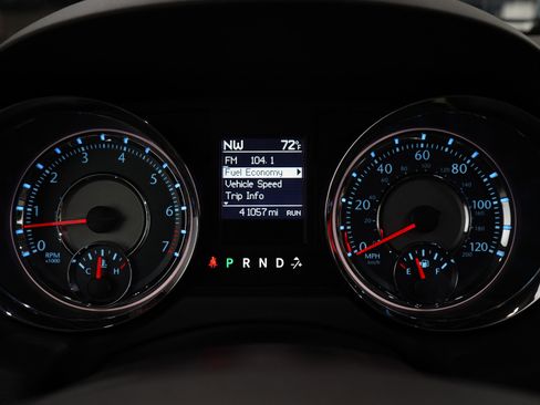Used 2015 Chrysler Town & Country Touring-L w/ Driver Convenience Group FWD image 27