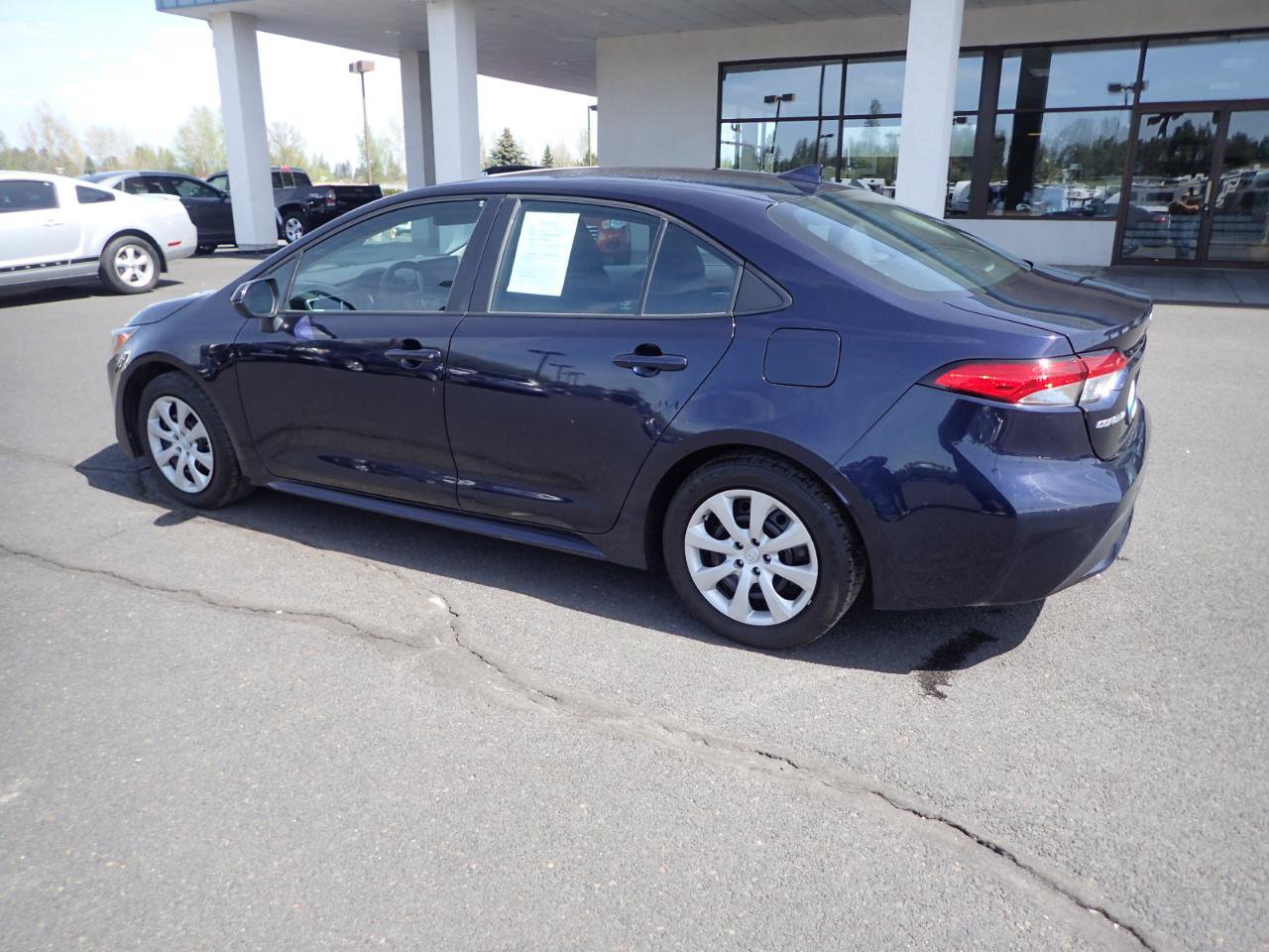 Used 2021 Toyota Corolla LE FWD image 3