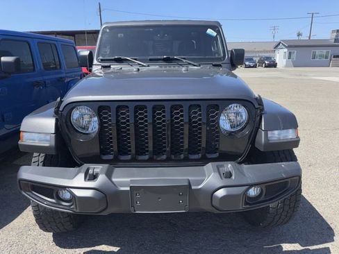 Used 2021 Jeep Gladiator Sport AWD/4WD image 2