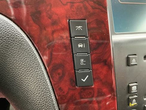 Used 2010 Cadillac Escalade Premium image 35