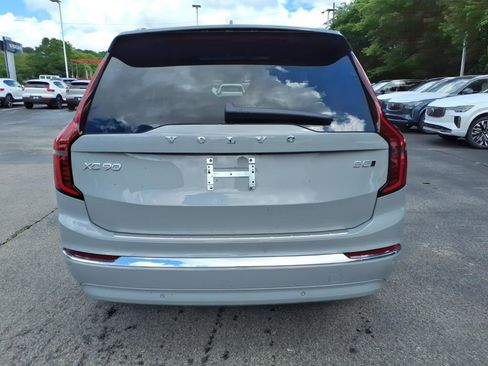 New 2025 Volvo XC90 B5 Plus w/ Protection Package Premier image 4