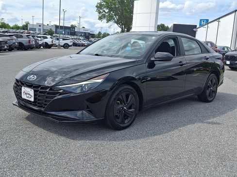 Used 2023 Hyundai Elantra SEL FWD image 3