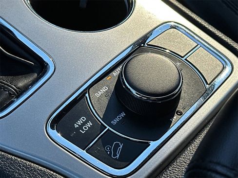 Used 2020 Jeep Grand Cherokee Limited image 35