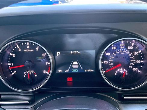 Used 2022 Kia Carnival LX FWD image 25