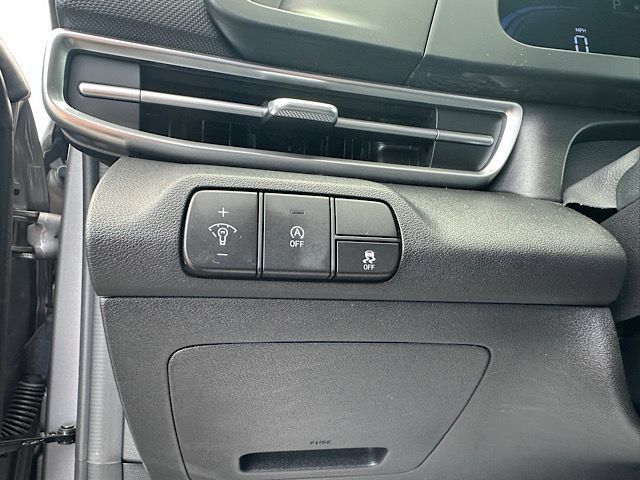 Certified 2024 Hyundai Elantra SE FWD image 19