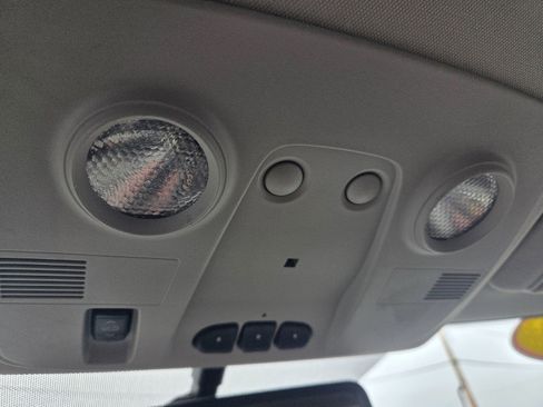 Used 2011 Chevrolet Traverse LT w/ Personal Connectivity Package image 16