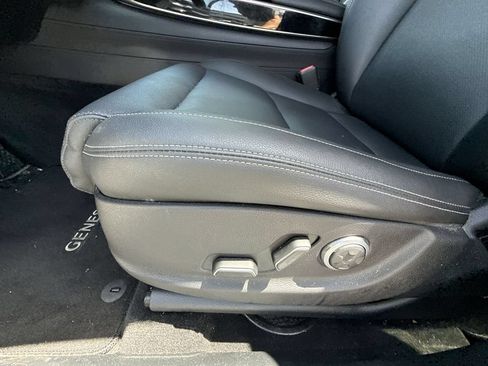 Used 2025 Genesis GV70 2.5T AWD/4WD image 18