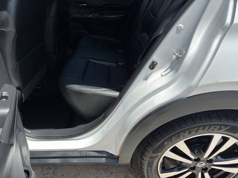 Used 2019 Nissan Kicks SR w/ SR Premium Package FWD image 28