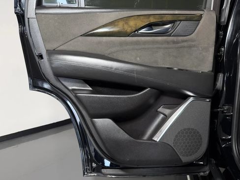 Used 2017 Cadillac Escalade Platinum RWD image 20