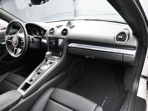 Certified 2025 Porsche 718 Boxster RWD image 28