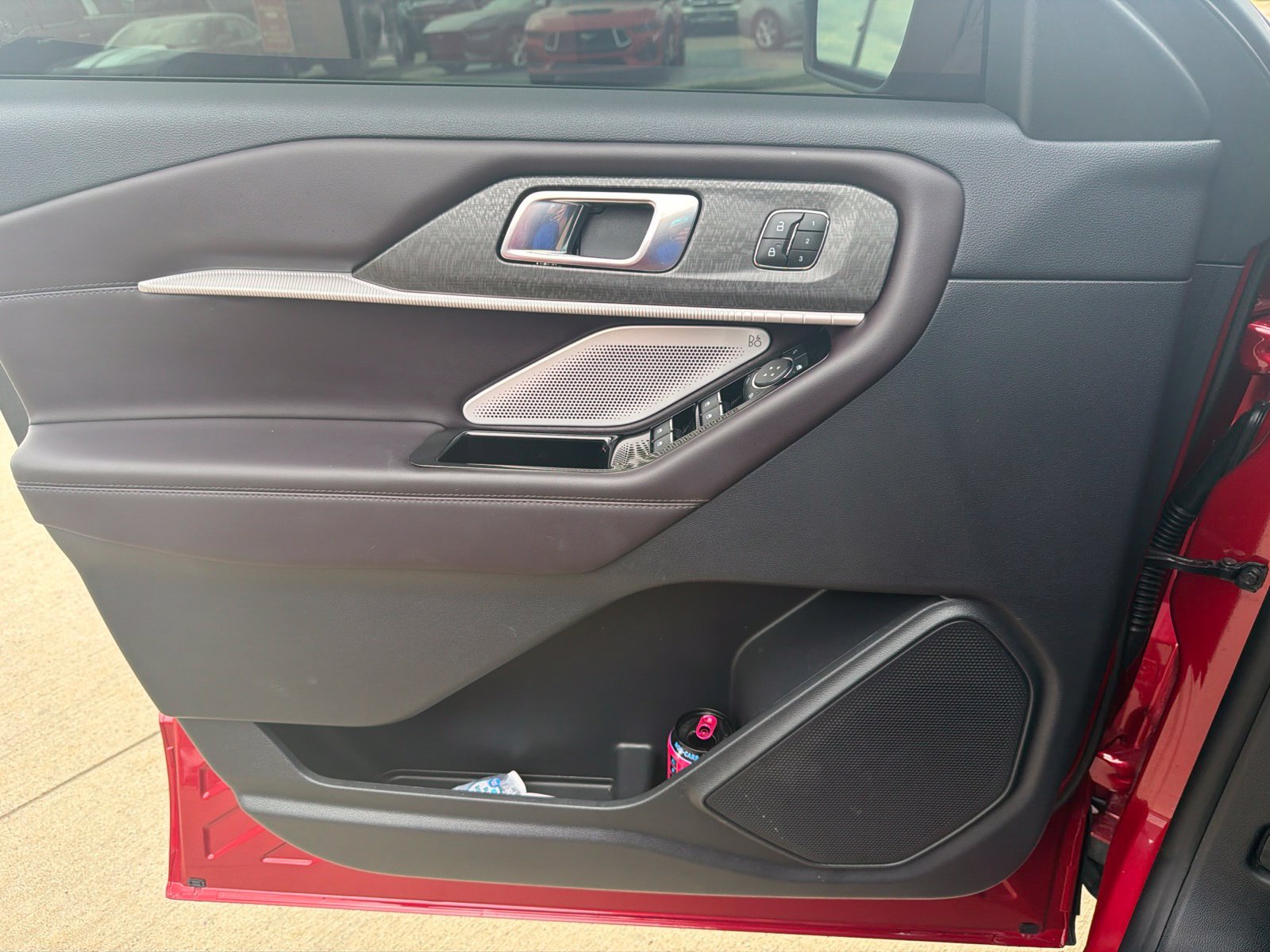 Certified 2025 Ford Explorer Platinum RWD image 24