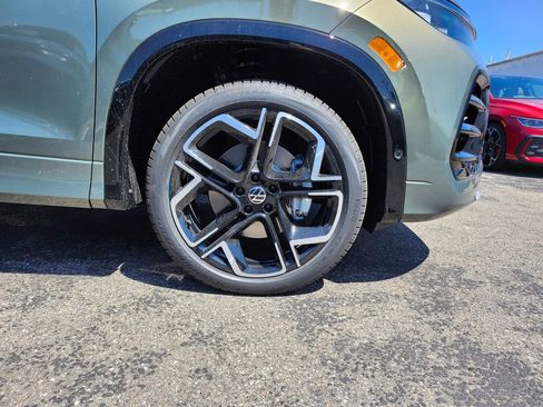 New 2026 Volkswagen Tiguan SEL R-Line AWD/4WD image 16
