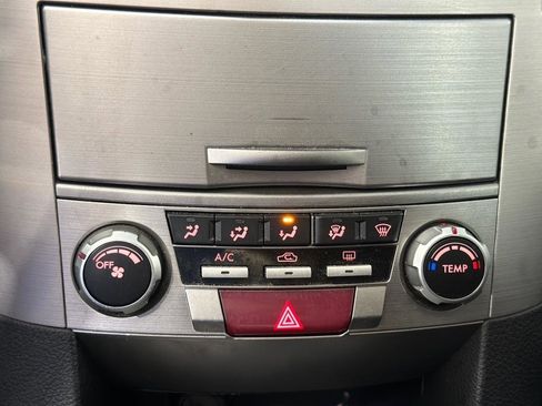 Used 2014 Subaru Legacy 2.5i Premium AWD/4WD image 19