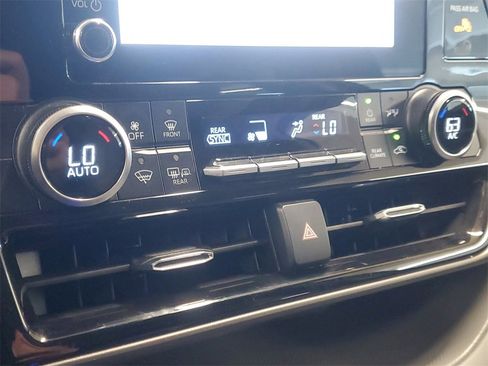 Used 2023 Toyota Highlander L image 28