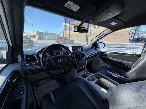 Used 2019 Dodge Grand Caravan SXT image 16