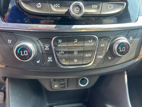 Used 2022 Chevrolet Traverse Premier w/ LPO, Floor Liner Package FWD image 21