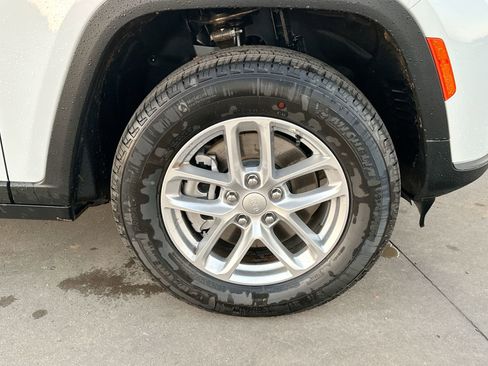 New 2025 Jeep Grand Cherokee L Laredo w/ Luxury Tech Group I AWD/4WD image 10