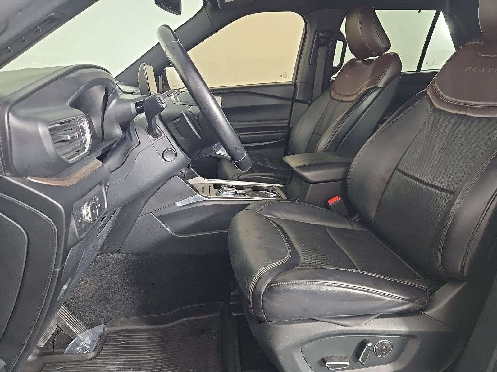 Used 2020 Ford Explorer Platinum w/ Premium Technology Package AWD/4WD image 8