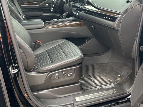 Used 2024 Cadillac Escalade ESV Sport Platinum w/ LPO, ONYX Package image 10